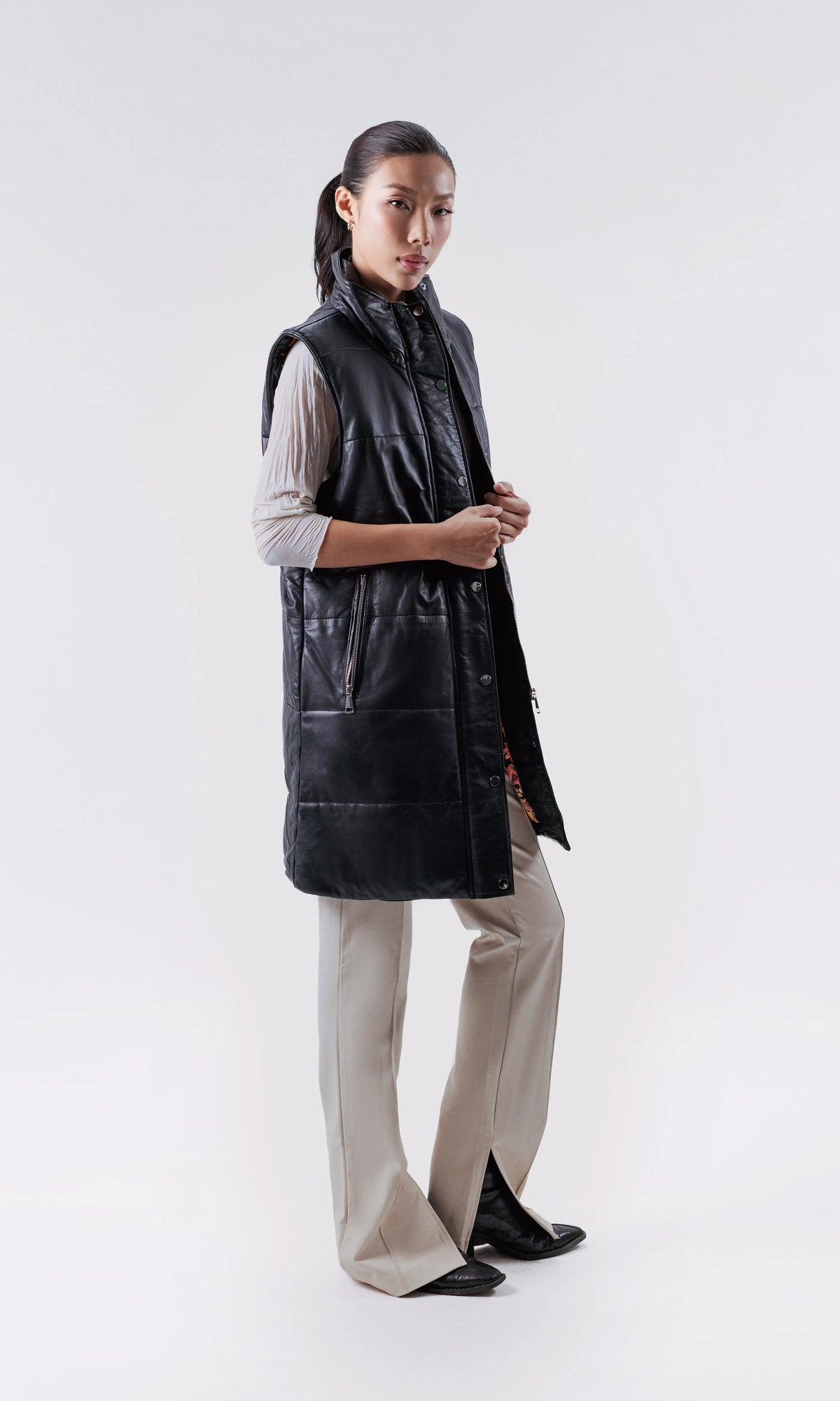 Ladies Sleevless Coat